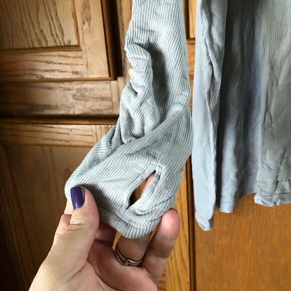 NWT Michael Lauren Sherman Draped V-Neck Top Shirring & Thumbhole Gray - M - Picture 5 of 11